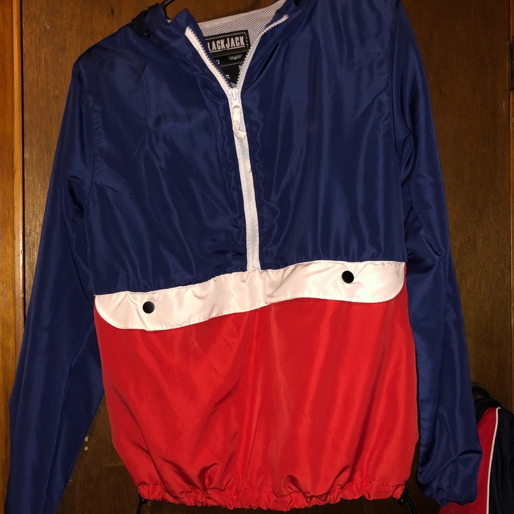SMALL WINDBREAKER